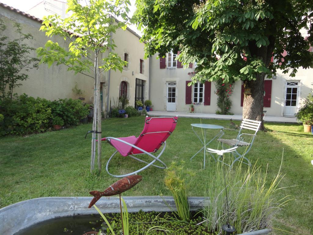 Le Logis De La Poupeliere Bed & Breakfast Vouhé Exterior photo