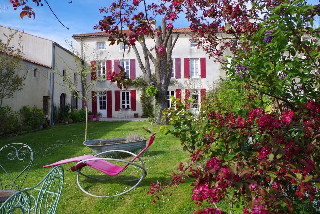 Le Logis De La Poupeliere Bed & Breakfast Vouhé Exterior photo