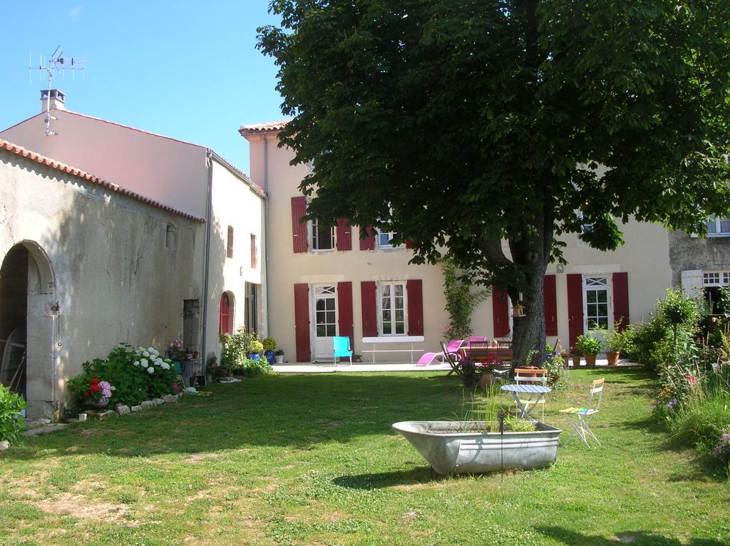 Le Logis De La Poupeliere Bed & Breakfast Vouhé Exterior photo